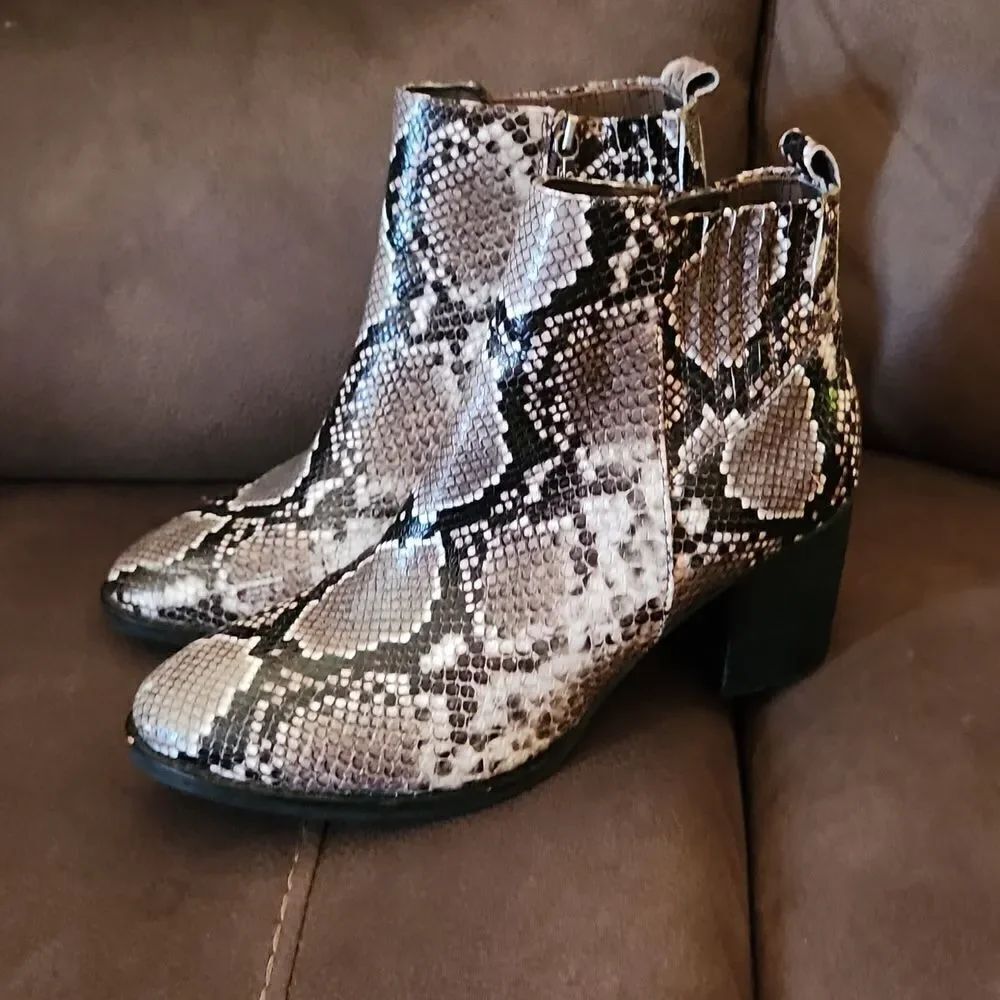Blondo Elvina Waterproof Snake Skin Embossed Leather Ankle Boots 9.5